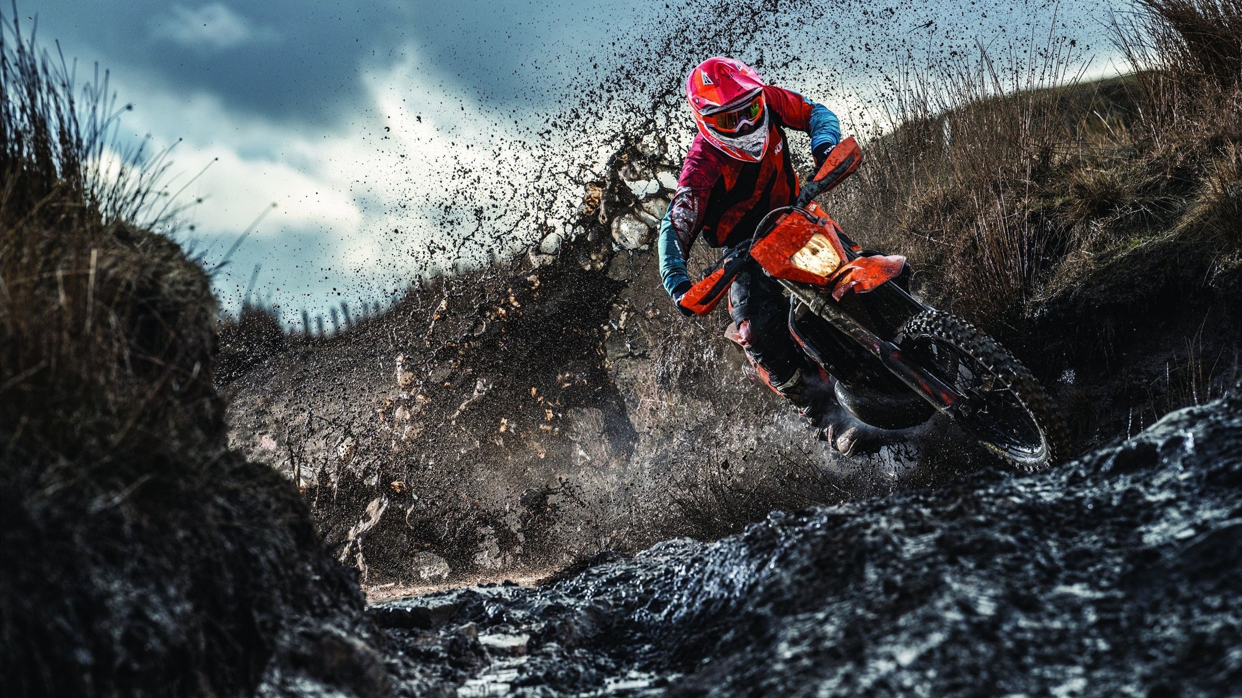 足球赛场焦点！克罗地亚队对阵法国队，超级对决，球迷热情点燃赛场