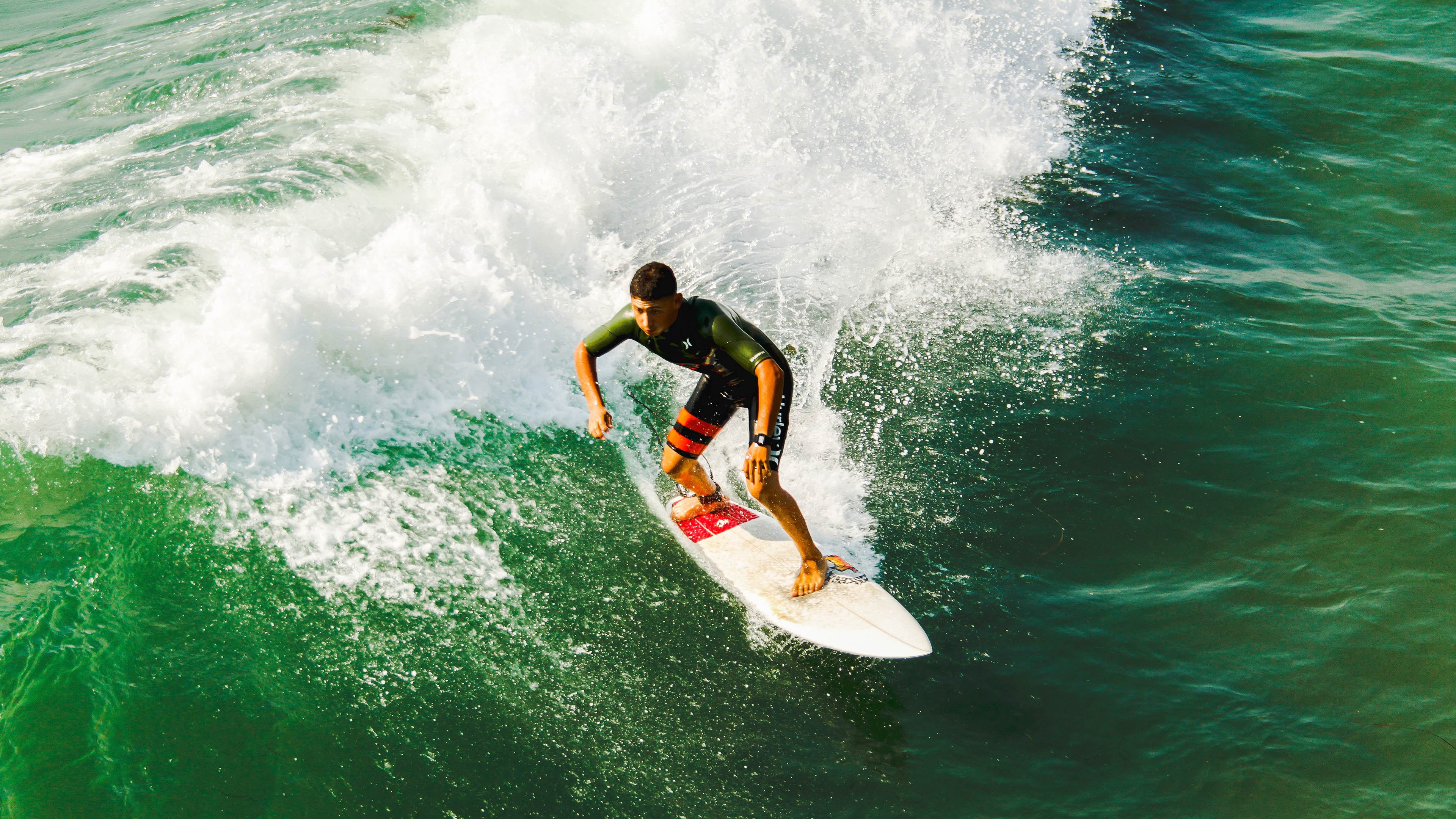 詹姆斯回归赛场,赛况扑朔迷离首场状态亮眼,快船观众沸腾!